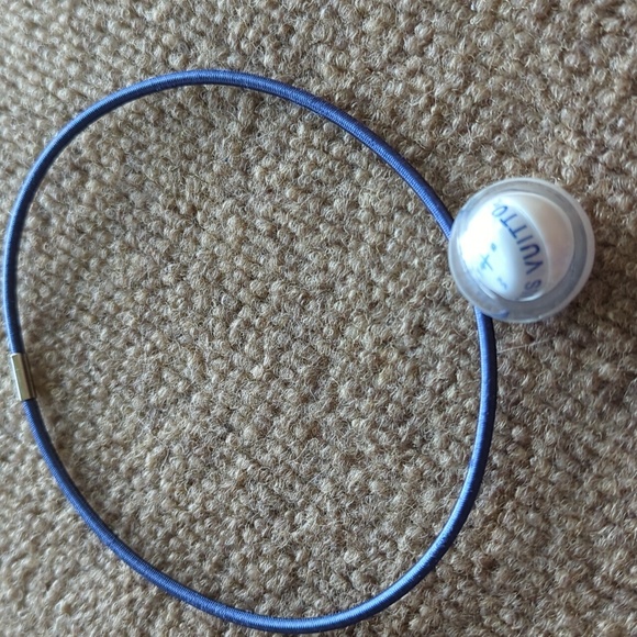 Louis Vuitton - Picture 6 of 8